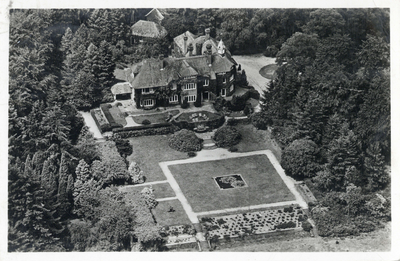 12256 Luchtfoto van het huis Remmerstein (Stichting Het Lyceum-Huis) aan de Remmerdselaan te Rhenen.